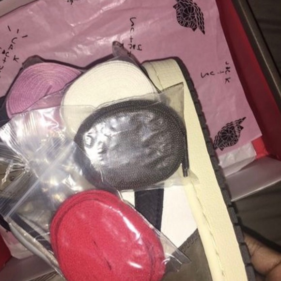 Travis Scott Jordan 1 - Picture 5 of 8